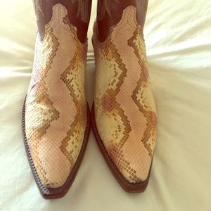 Womens lucchese boots